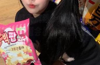 整天沉迷于www.51.com的视频，明明知道会被拉进去，还是忍不住！