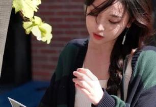 在线吃瓜网页：网红们是靠运气出道还是靠灵魂出窍？让我再想想！