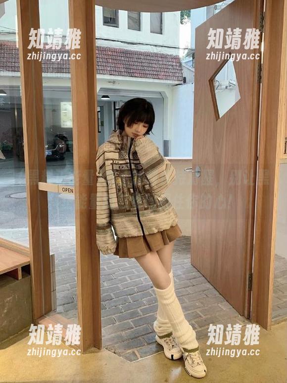 观看时刻保持清醒，别让黑料正能量的二维码困住你的心！