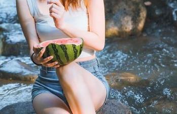 www.黑料社区网址：吃瓜小分队的秘密基地，快来围观！