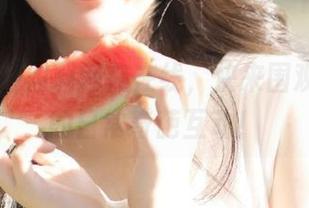 黑料网在在线，快来围观瓜神们的日常奇葩互动！